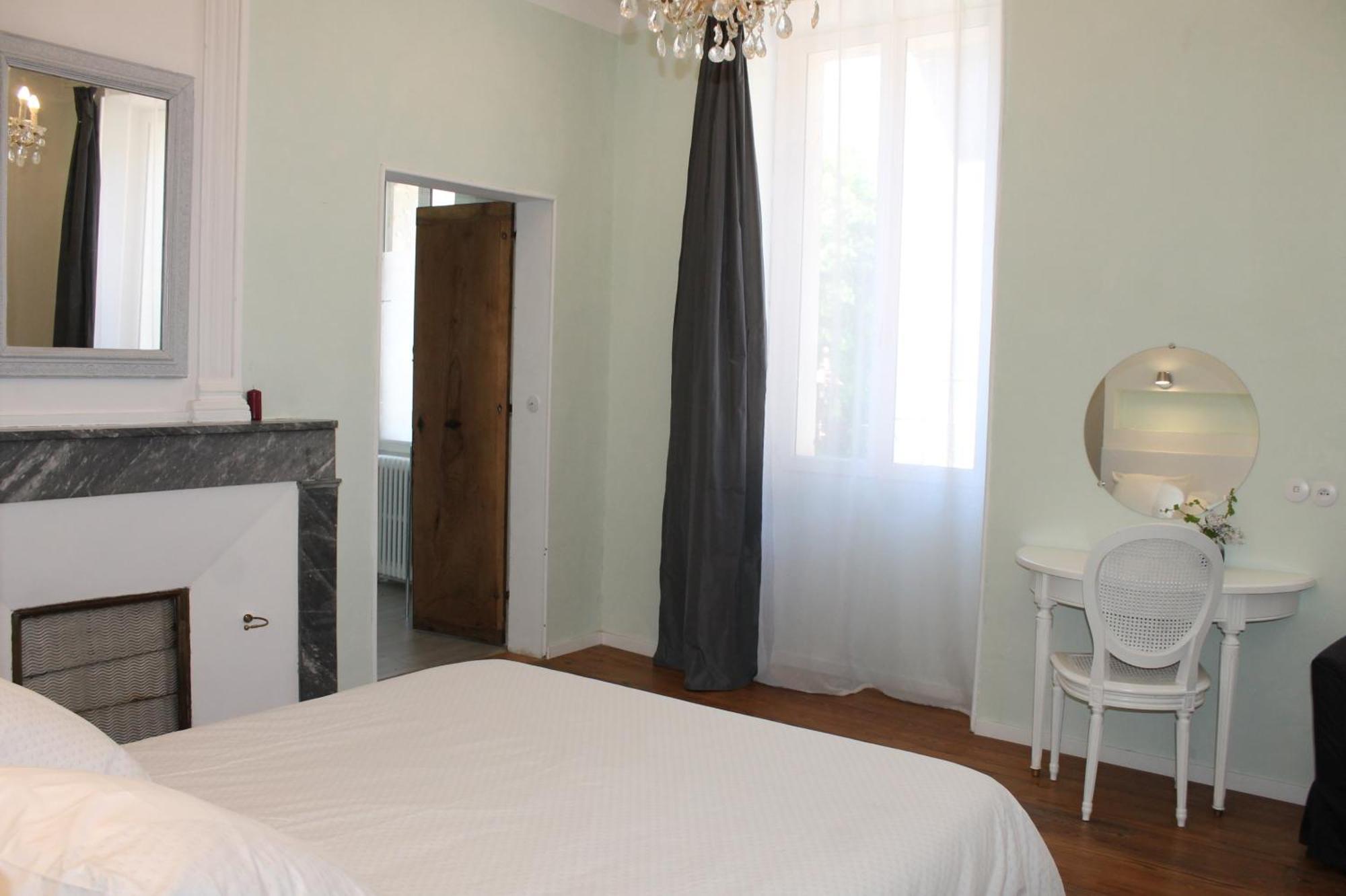 Les Loges De La Suite Прад Екстериор снимка